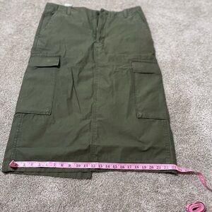 Women’s Levi’s cargo skirt size 12. Army green